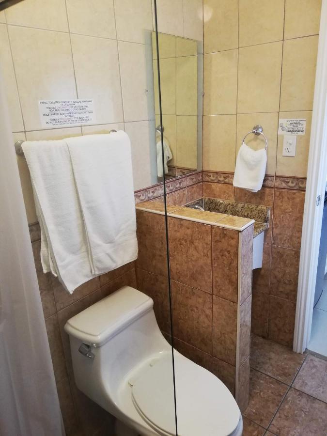 Suites Leon Rojo Тихуана Экстерьер фото